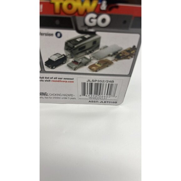 Johnny Lightning 1/64 Tow & go Jeep Cherokee red W/ boat & trailer NIB - Picture 4 of 6